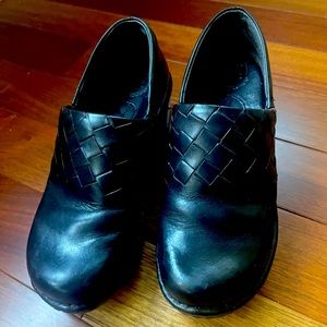 Preowned ariat ashbourne clogs in great condition